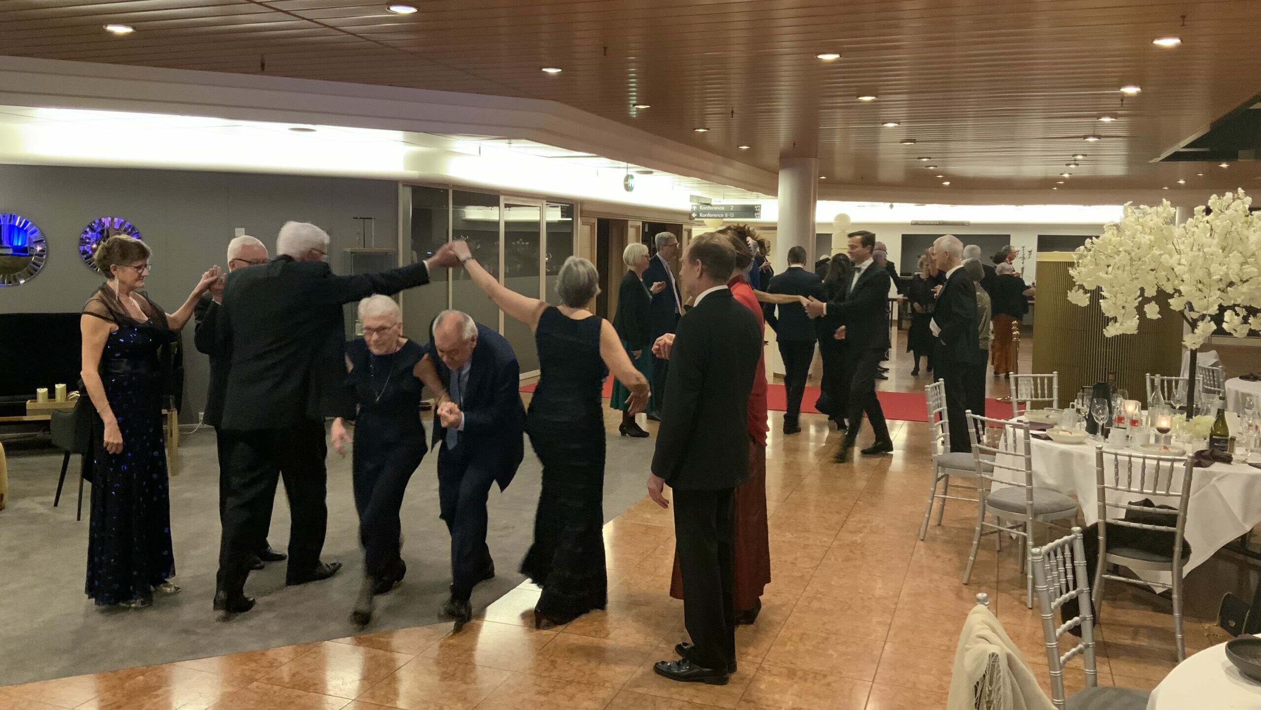 Nytårsfest med Les Lancier Nordsjællands KonferenceCenter